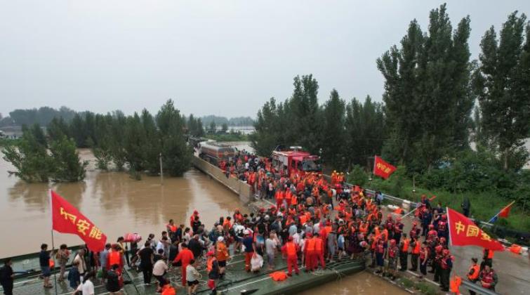 “逆行”重器中流擊水，創(chuàng)造救援速度奇跡<p>以精銳之“能”，護(hù)百姓之“安”，每一次極速救援，都是一場(chǎng)全力以赴，是承諾更是本色。<p>